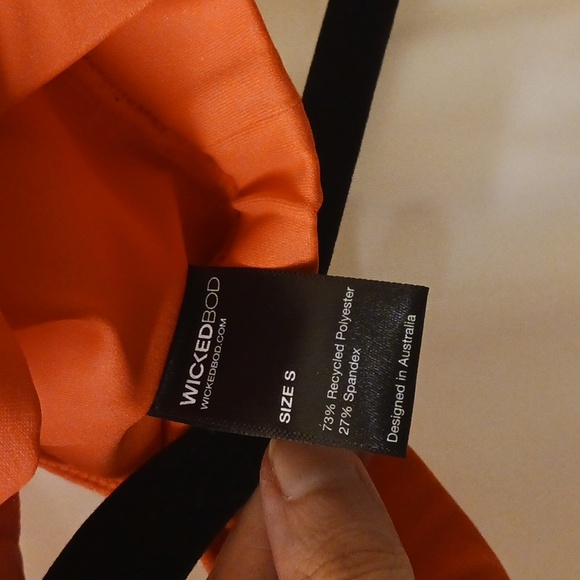 Wicked Weasel Activewear. NWOT. Sports Bra & Shorts w/Pockets. Small. Orange. - Picture 11 of 14